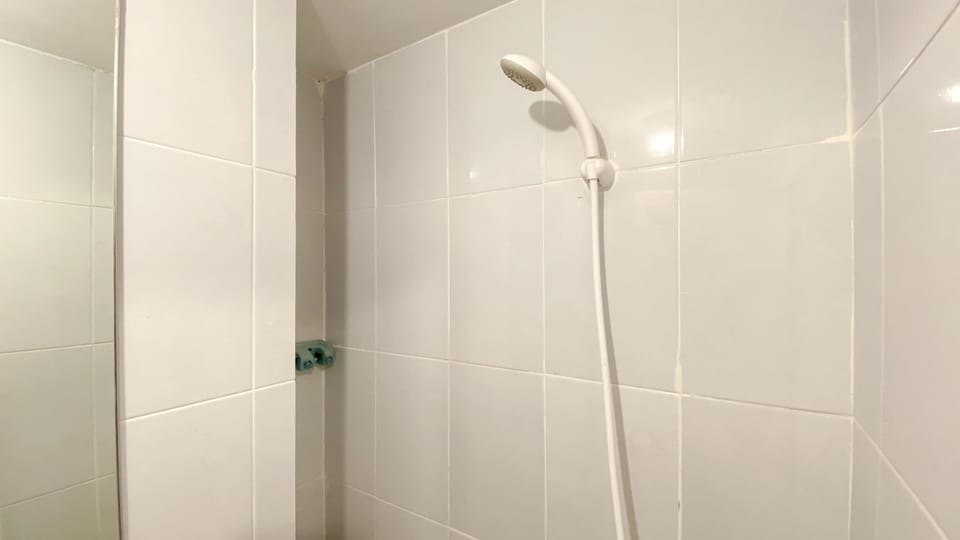 Deluxe Apartment | Bathroom