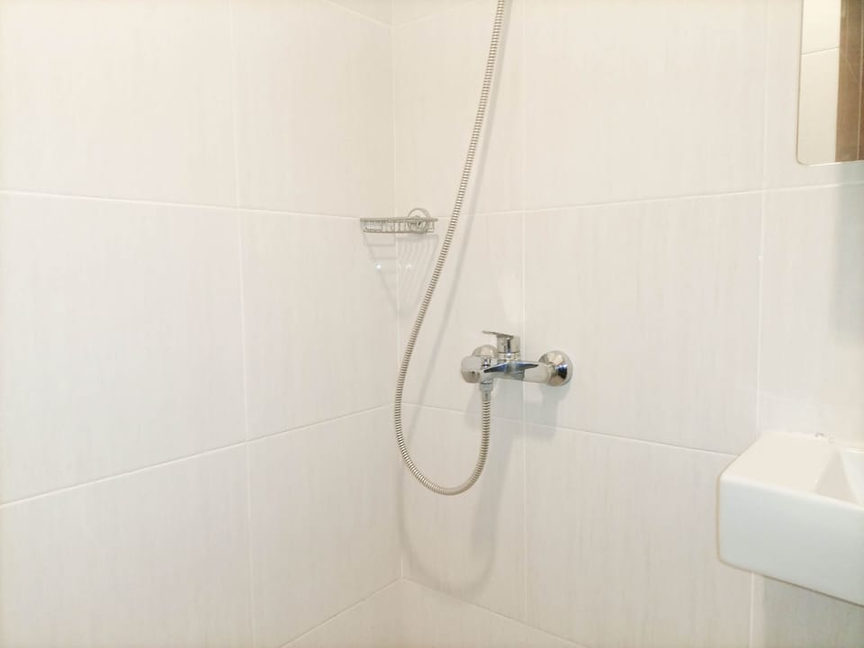 Deluxe Studio | Bathroom