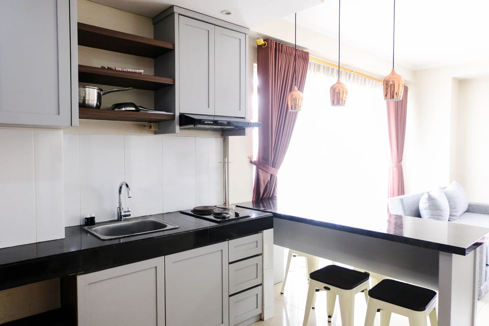 Deluxe Apartment, 3 Bedrooms | Private kitchen | Full-size fridge, stovetop