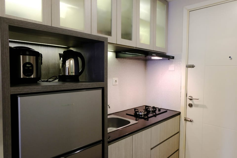Deluxe Apartment, 1 Bedroom | Private kitchen | Full-size fridge, stovetop