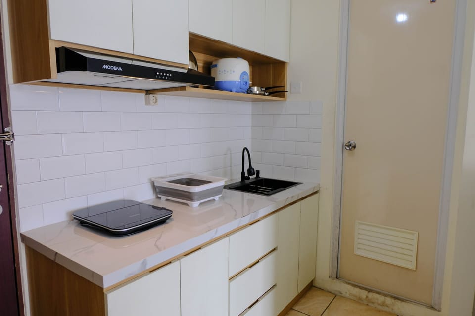 Deluxe Apartment, 2 Bedrooms | Private kitchen | Full-size fridge, stovetop