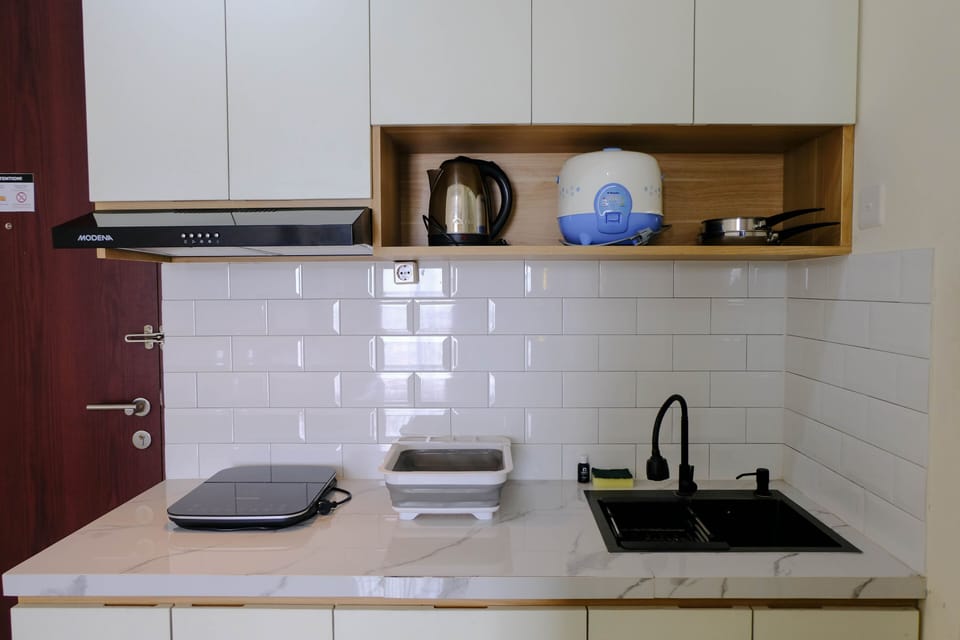 Deluxe Apartment, 2 Bedrooms | Private kitchen | Full-size fridge, stovetop