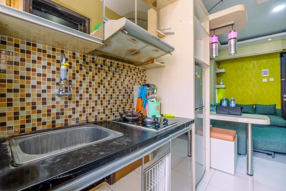 Deluxe Apartment, 2 Bedrooms | Private kitchen | Full-size fridge, stovetop