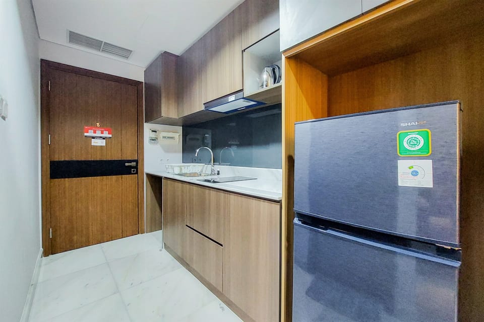 Deluxe Apartment, 1 Bedroom | Private kitchen | Full-size fridge, stovetop