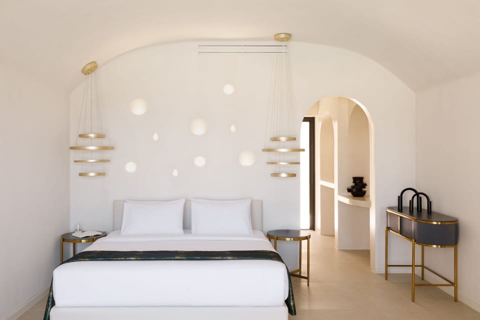 In-room safe, soundproofing, free WiFi, bed sheets
