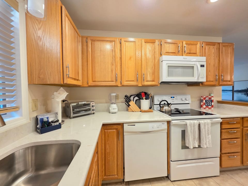 Apartment, 2 Bedrooms | Private kitchen | Fridge, coffee/tea maker, toaster