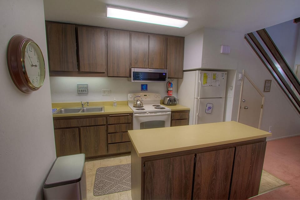 Condo, 2 Bedrooms | Private kitchen
