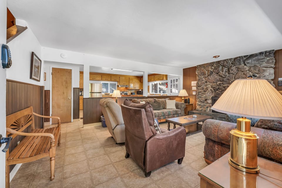 House, 4 Bedrooms | Living area