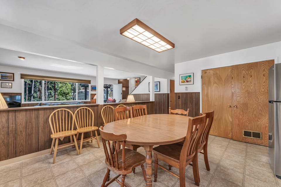 House, 4 Bedrooms | Dining