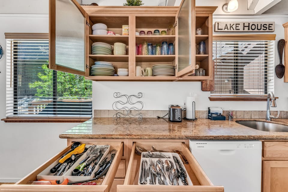 Cabin, 3 Bedrooms | Private kitchen | Coffee/tea maker, fridge, toaster