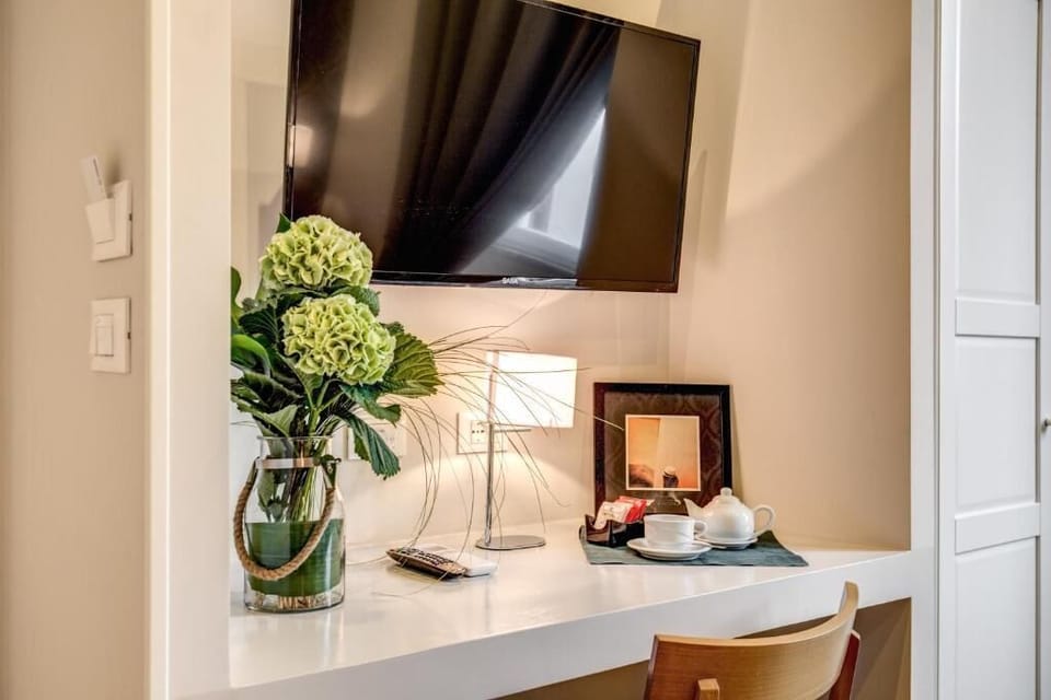 Minibar, in-room safe, desk, laptop workspace