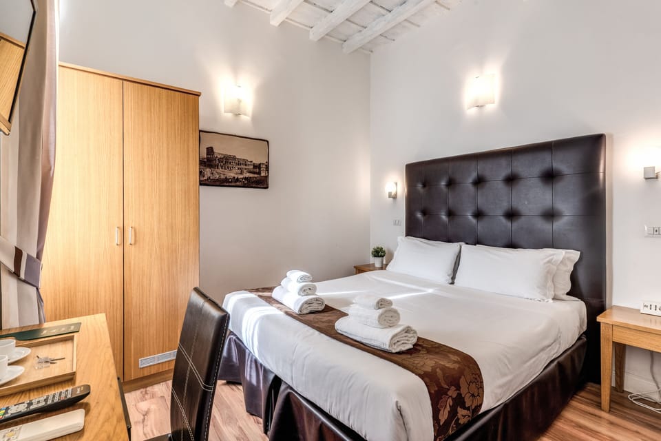 Deluxe Triple Room | Desk, WiFi (free), bed sheets