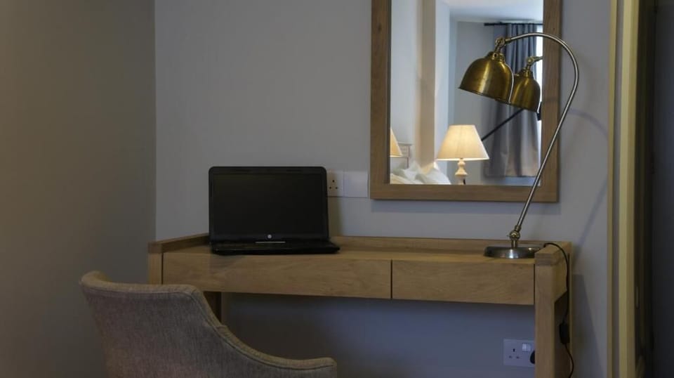 Double Room, City View | Interior