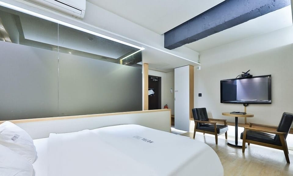 Premium Double Room | Individually decorated, individually furnished, desk, free WiFi