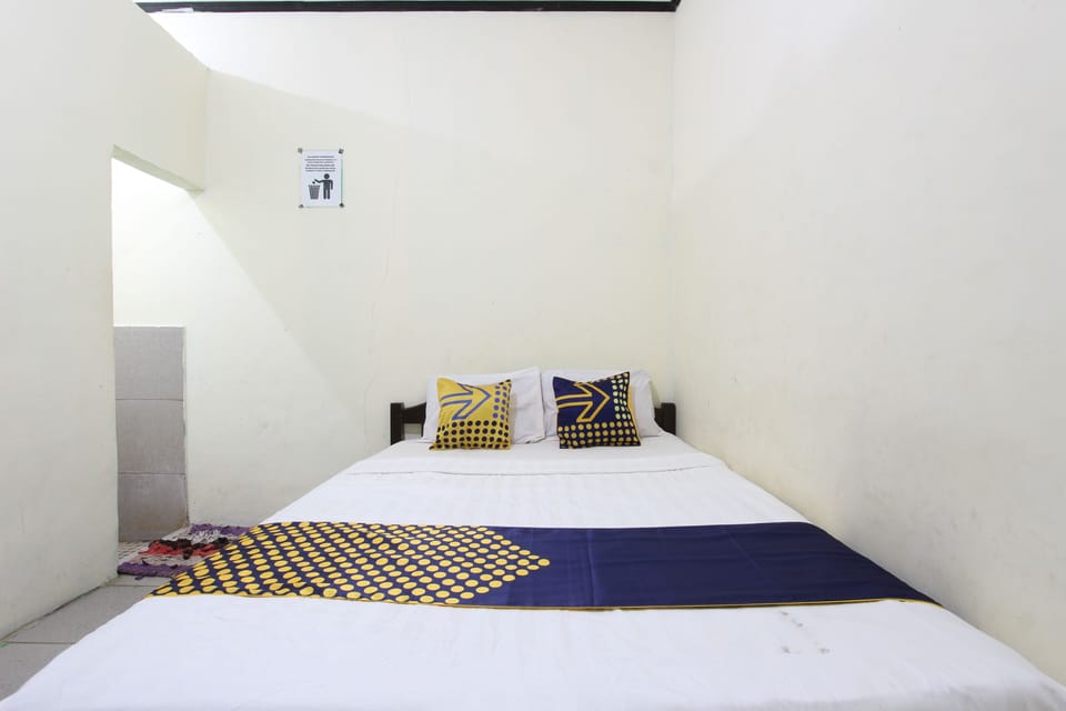 Economy Double Room | WiFi (free), bed sheets