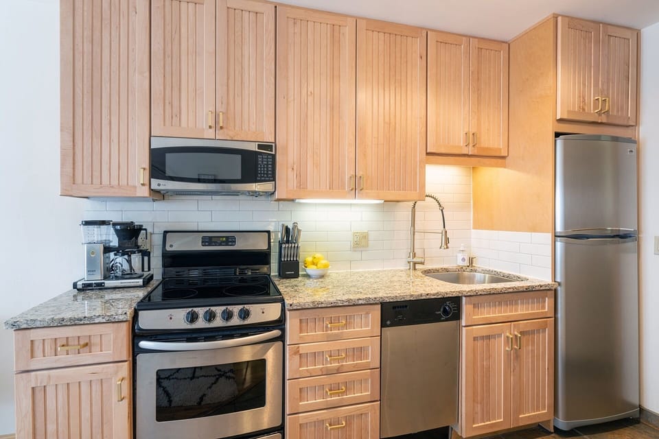 Condo, 1 Bedroom | Private kitchen | Fridge, oven, coffee/tea maker, toaster