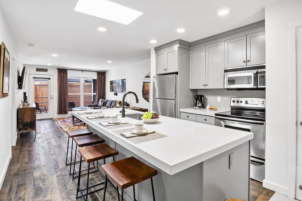 Condo, 2 Bedrooms | Private kitchen | Fridge, oven, coffee/tea maker, toaster