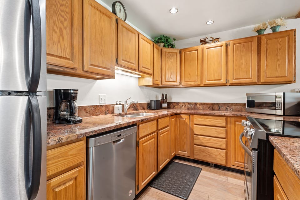 Condo, 2 Bedrooms | Private kitchen | Coffee/tea maker, fridge, oven, toaster