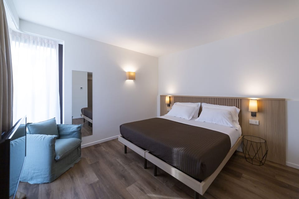 Comfort Room | Premium bedding, desk, laptop workspace, soundproofing