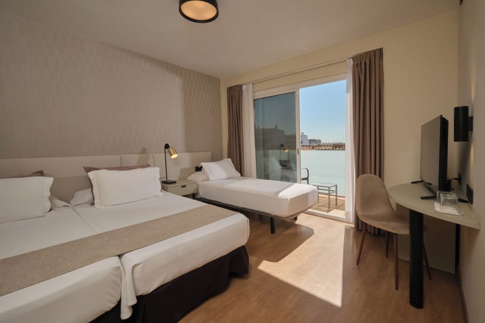 Triple Room | Hypo-allergenic bedding, down comforters, minibar, in-room safe