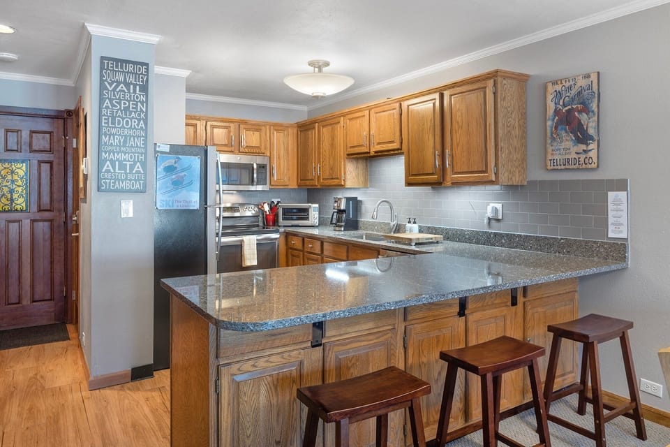 Condo, 2 Bedrooms | Private kitchen | Fridge, oven, coffee/tea maker, toaster