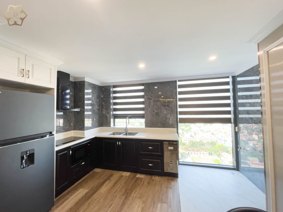 Family Executive Suite | Private kitchen | Coffee/tea maker, electric kettle