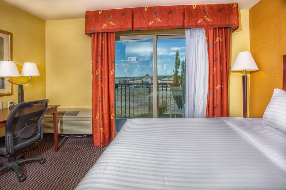 1 bedroom, Egyptian cotton sheets, down comforters, pillowtop beds