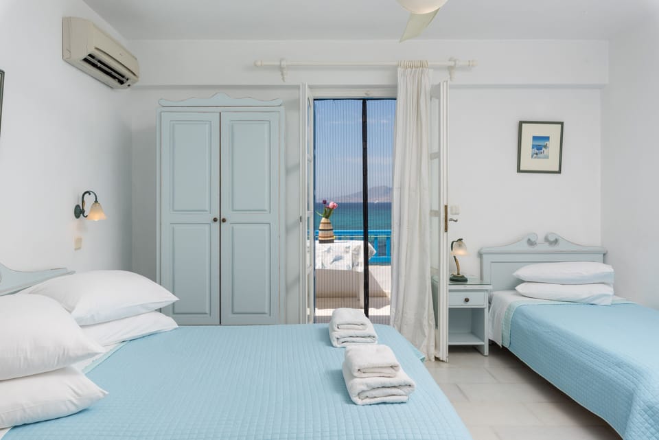 Standard Triple Room | Desk, iron/ironing board, free WiFi, bed sheets