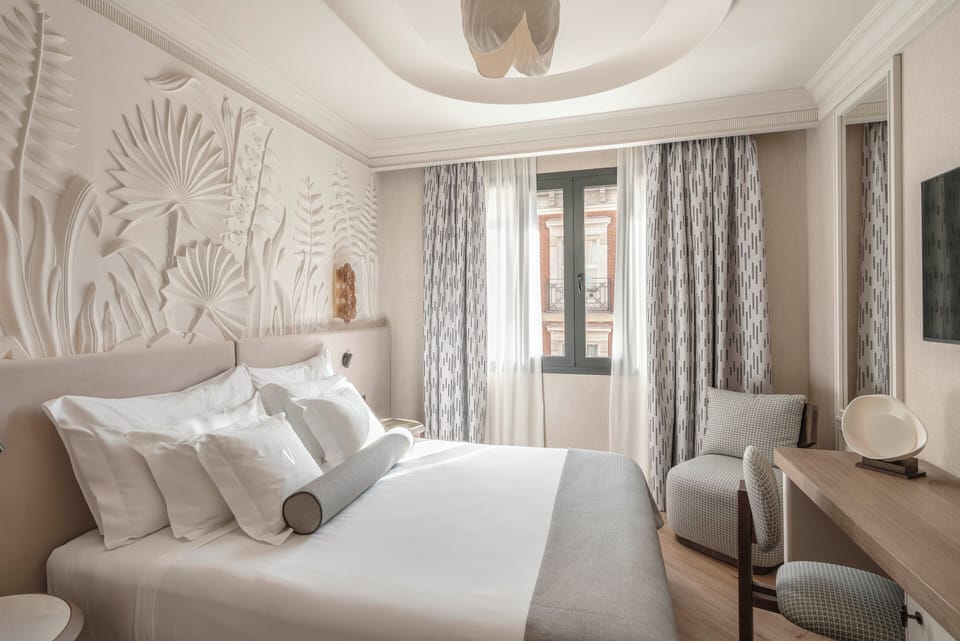 Premium bedding, down comforters, minibar, in-room safe