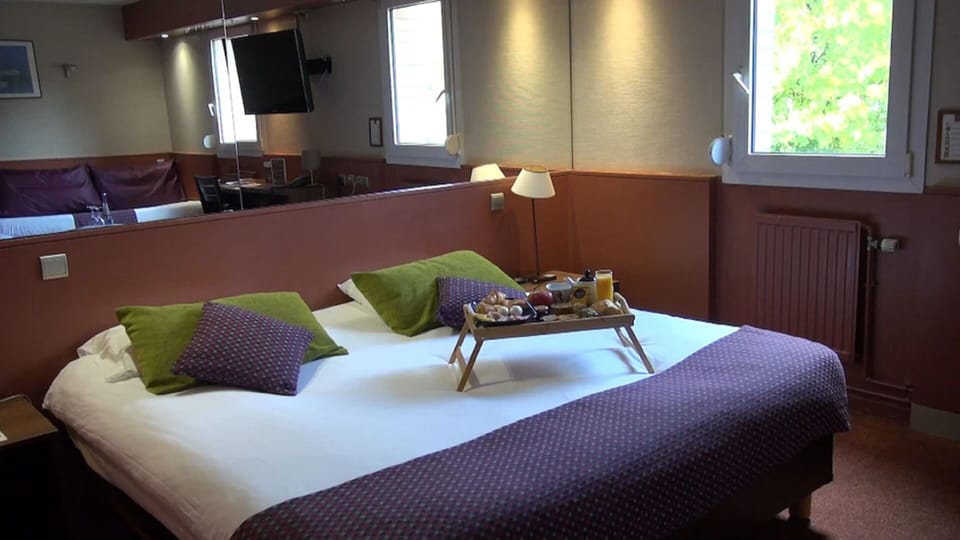 Family Suite | Premium bedding, desk, blackout drapes, soundproofing