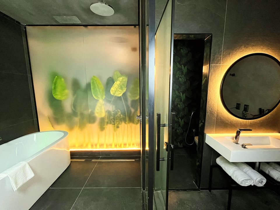 Lush Hidro | Premium bedding, minibar, individually furnished, free WiFi