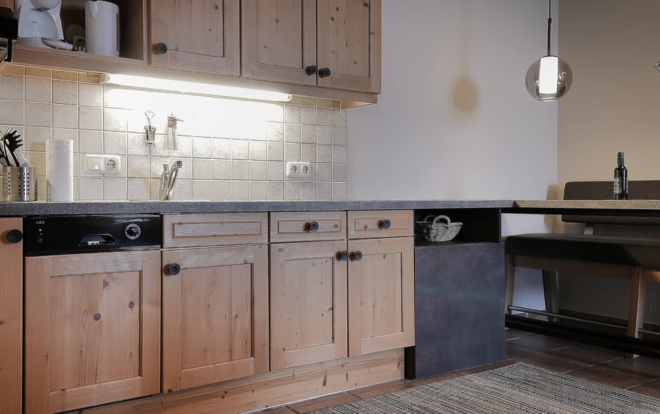Apartment Friends XXL Nr. 24, 3 Bedrooms, Kitchenette | Private kitchenette | Electric kettle, highchair, dining tables