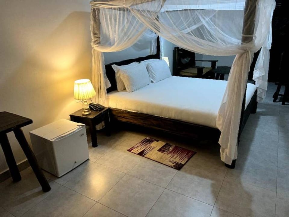 Desk, laptop workspace, blackout drapes, WiFi (free)