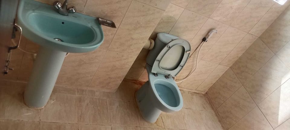 Deluxe Room | Bathroom | Free toiletries, slippers, towels
