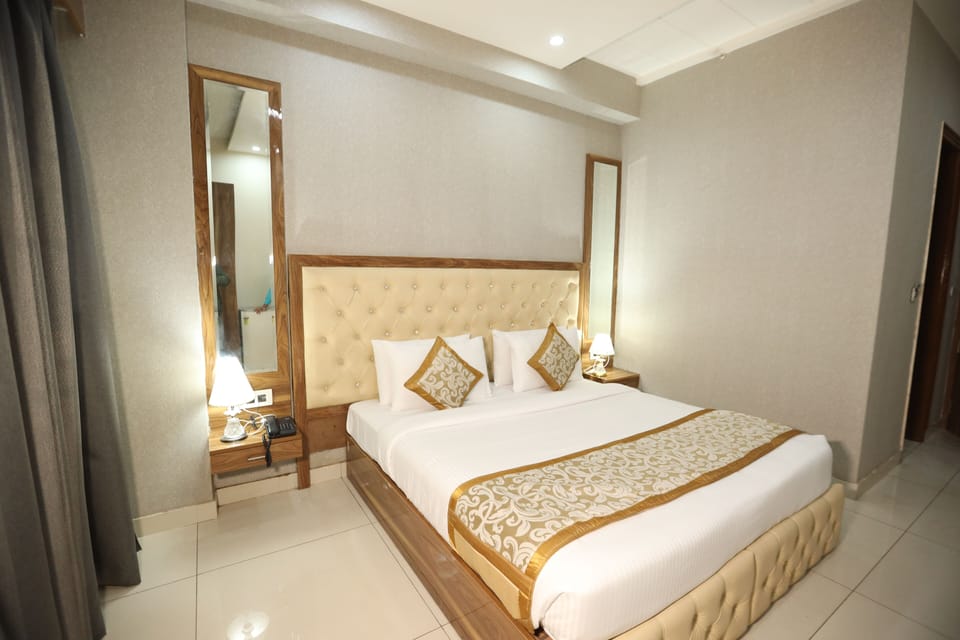Deluxe Double Room | Soundproofing, free WiFi, bed sheets