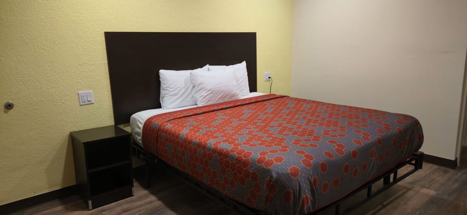 Room, 1 King Bed | Desk, laptop workspace, blackout drapes, iron/ironing board