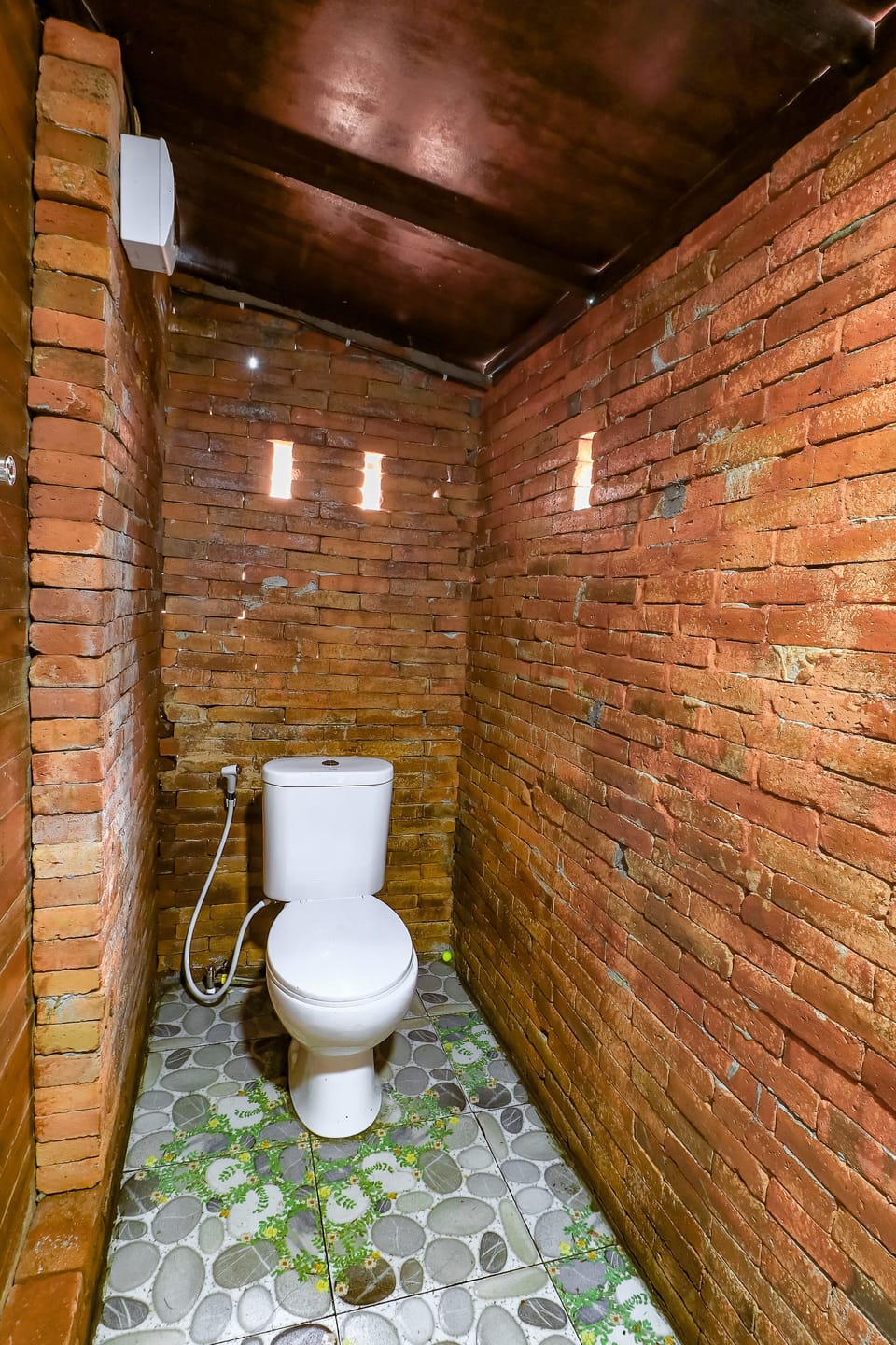 Rumah Segitiga | Bathroom | Shower, free toiletries, towels, soap