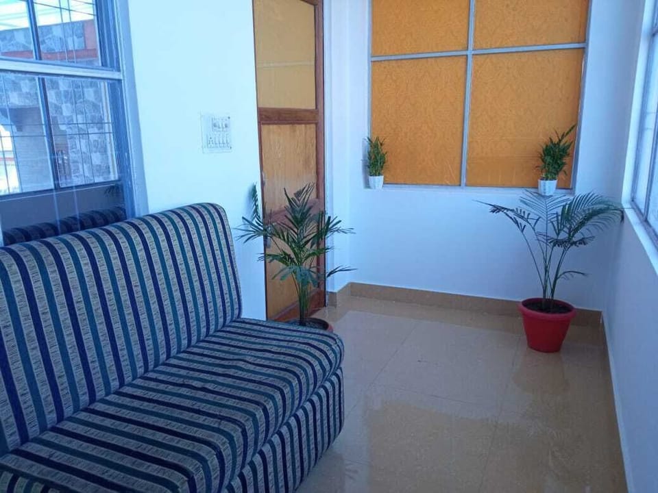 Deluxe Room | Living area