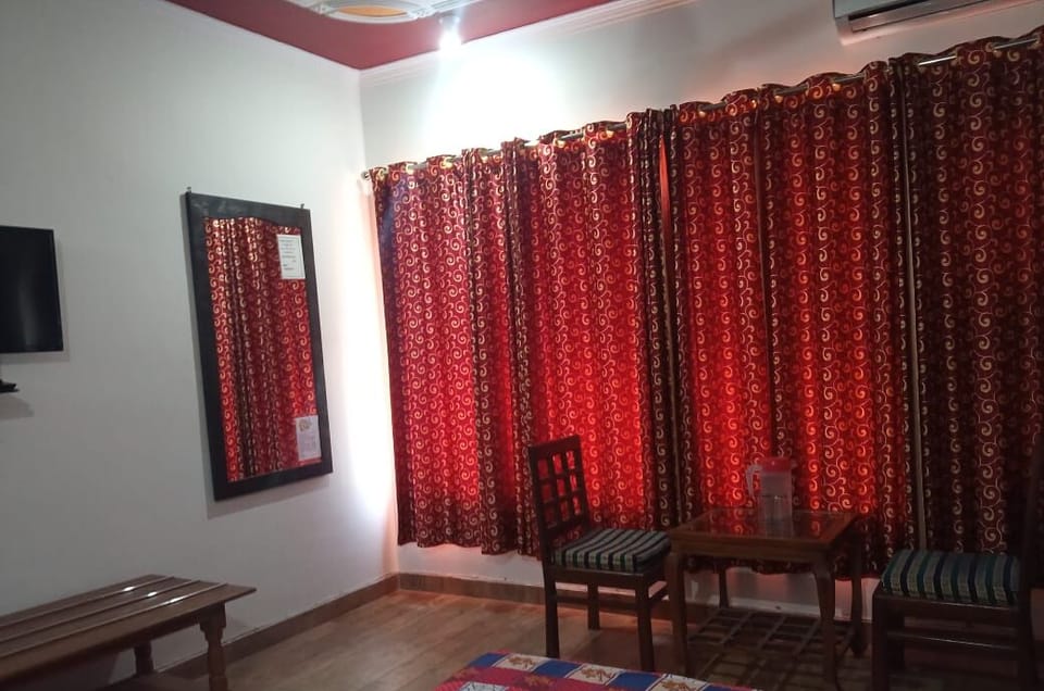Deluxe Room | Living area