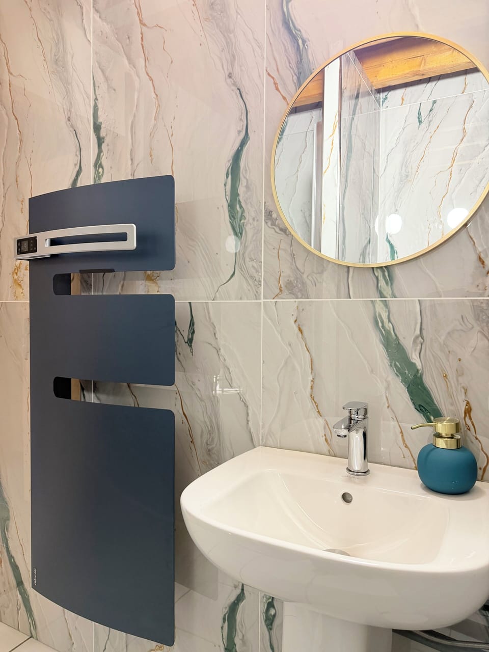 Classic Single Room | Bathroom | Shower, towels, toilet paper