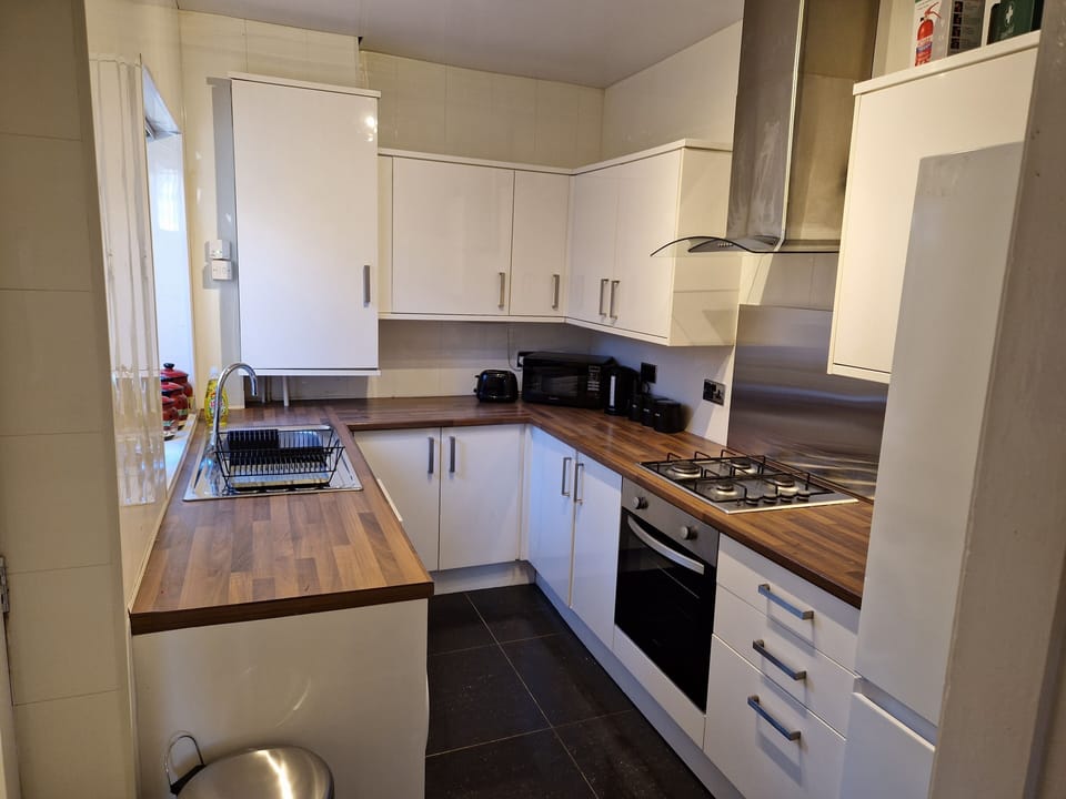 House | Private kitchen | Fridge, microwave, oven, stovetop