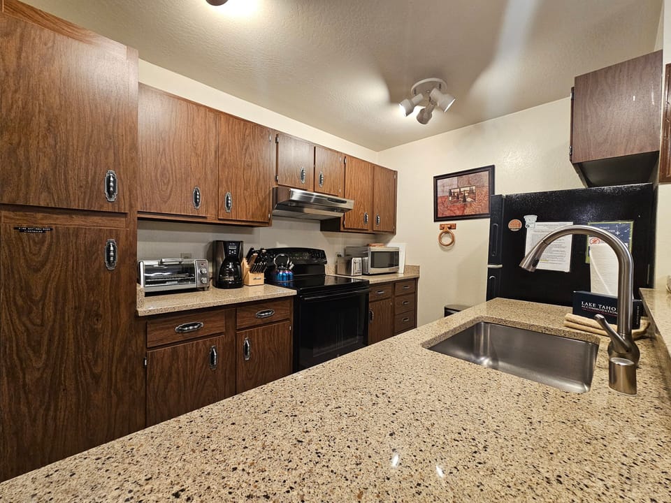 Condo, 2 Bedrooms | Private kitchen | Fridge, oven, coffee/tea maker, toaster
