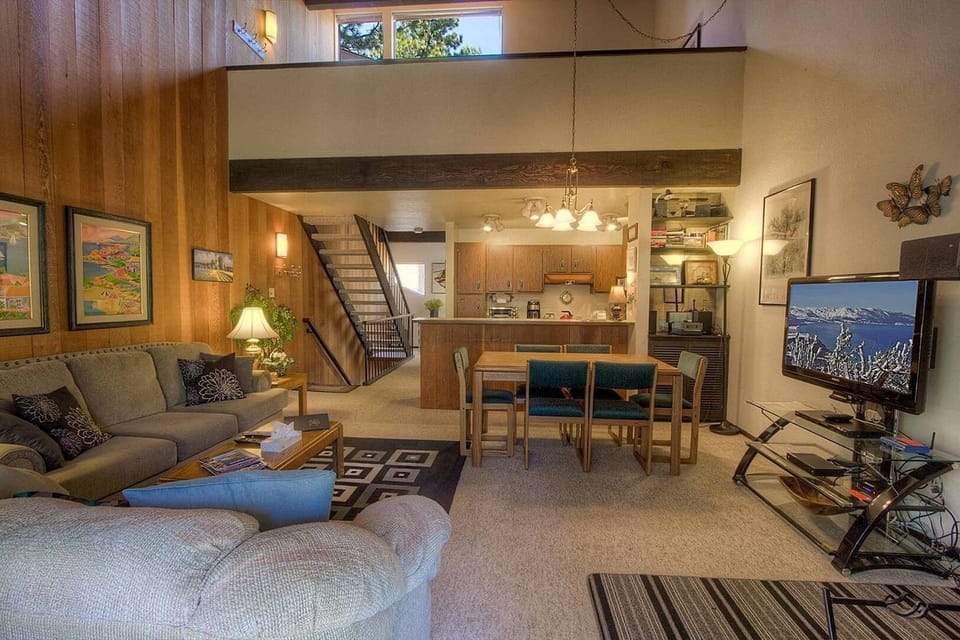 Condo, 2 Bedrooms | Living area