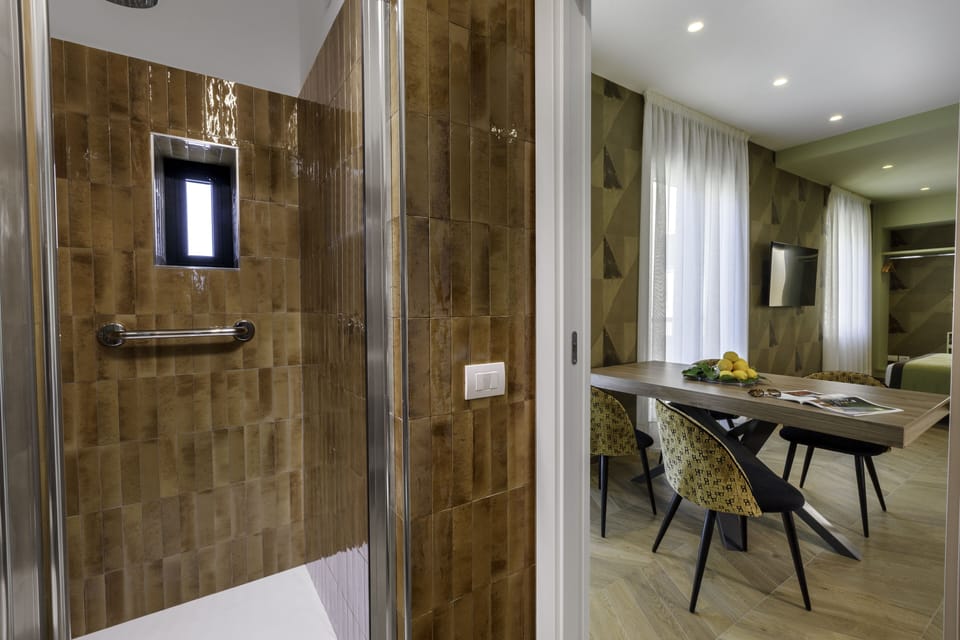 Family Quadruple Room | Bathroom | Shower, free toiletries, bidet, towels