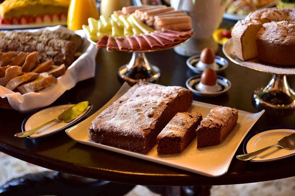 Daily buffet breakfast for a fee