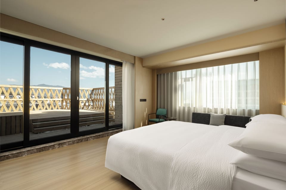Suite, 1 King Bed, City View | Down comforters, in-room safe, blackout drapes, soundproofing
