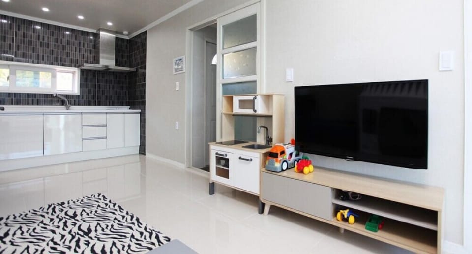 Room (ester)