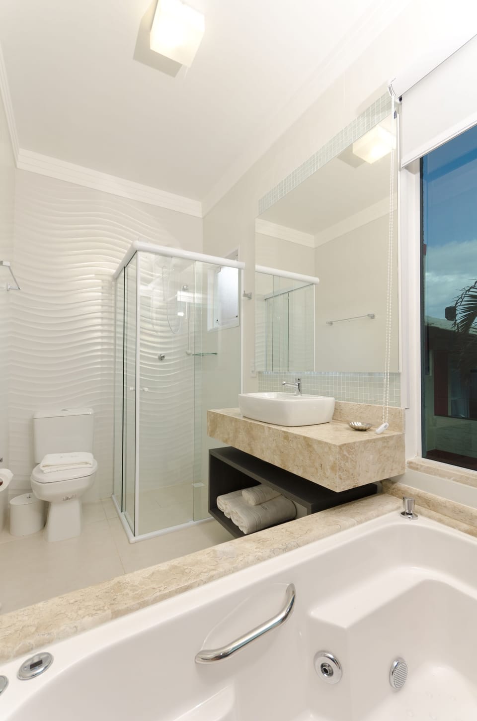 Deluxe Double Room (Super) | Bathroom | Free toiletries, hair dryer, towels
