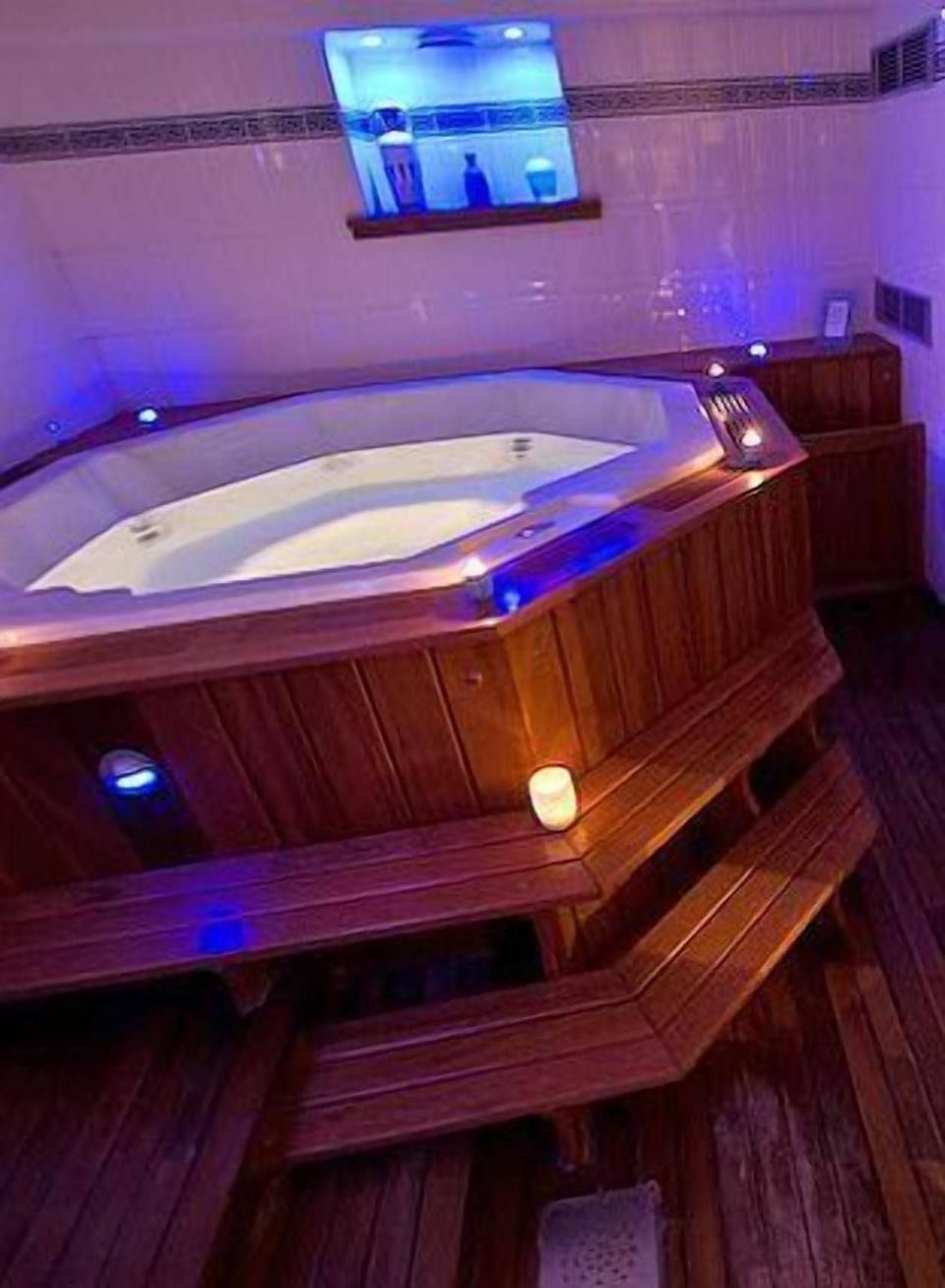Indoor spa tub