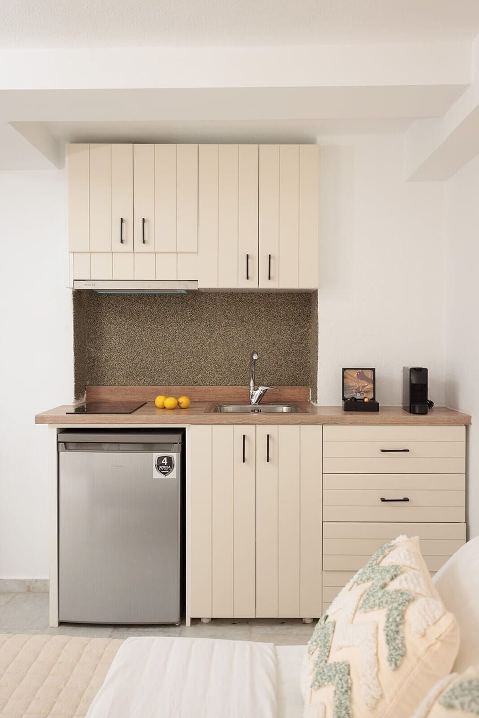 Economy Double Room | Private kitchen | Fridge, stovetop, electric kettle, cookware/dishes/utensils